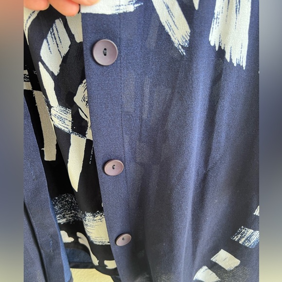 TERRA by SJ Apparel button up 3/4 sleeve
Navy blue / white Size small - Picture 5 of 10
